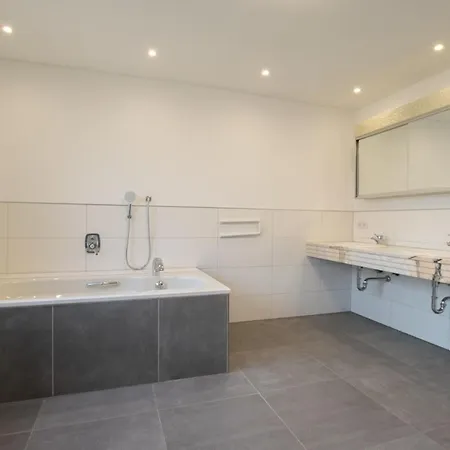 Apartamento Tolstov House - Freistehendes 9 Haus Mit Grossem Garten