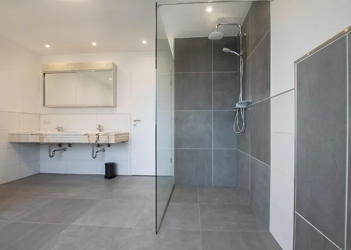 Tolstov House - Freistehendes 9 Haus Mit Grossem Garten 公寓 *