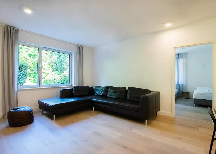 Tolstov House - Freistehendes 9 Haus Mit Grossem Garten