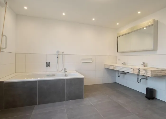 公寓 Tolstov House - Freistehendes 9 Haus Mit Grossem Garten