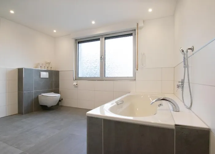 Tolstov House - Freistehendes 9 Haus Mit Grossem Garten 公寓 *