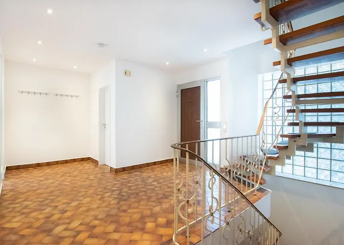 Tolstov House - Freistehendes 9 Haus Mit Grossem Garten *