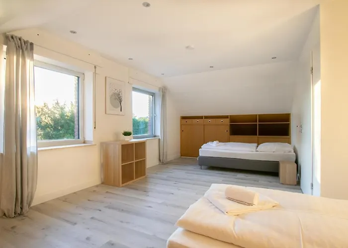 Tolstov House - Freistehendes 9 Haus Mit Grossem Garten 公寓