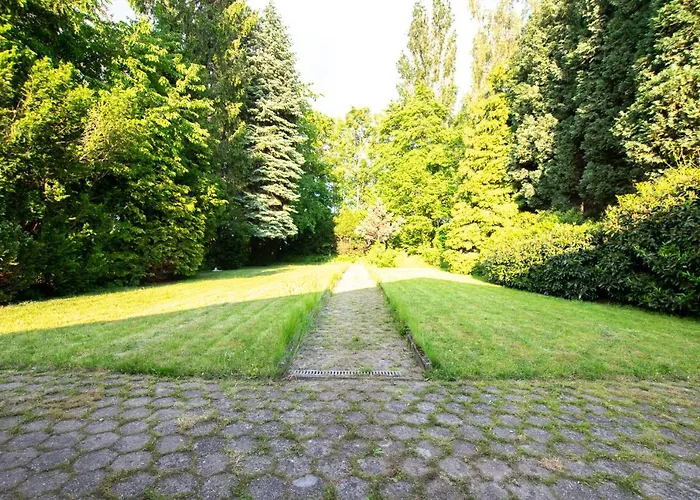 Tolstov House - Freistehendes 9 Haus Mit Grossem Garten